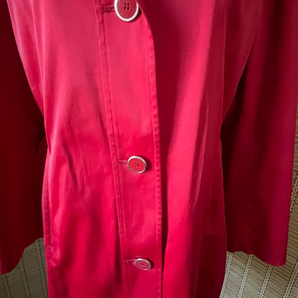 Ladies' red belted lined raincoat/trenchcoat, size L - Picture 10 of 16
